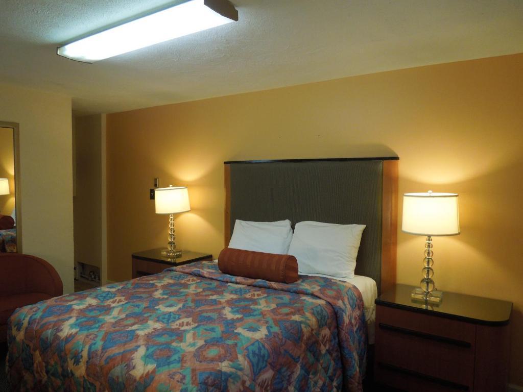 Sentinel Motel West Chester Exterior photo