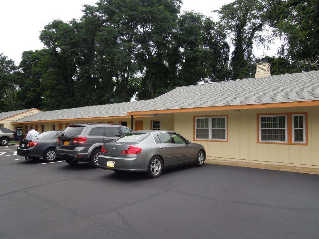 Sentinel Motel West Chester Exterior photo