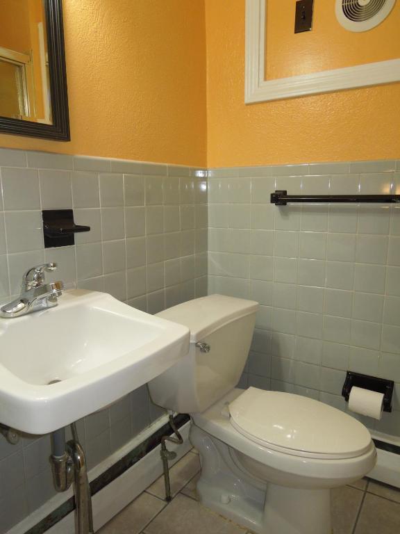 Sentinel Motel West Chester Room photo
