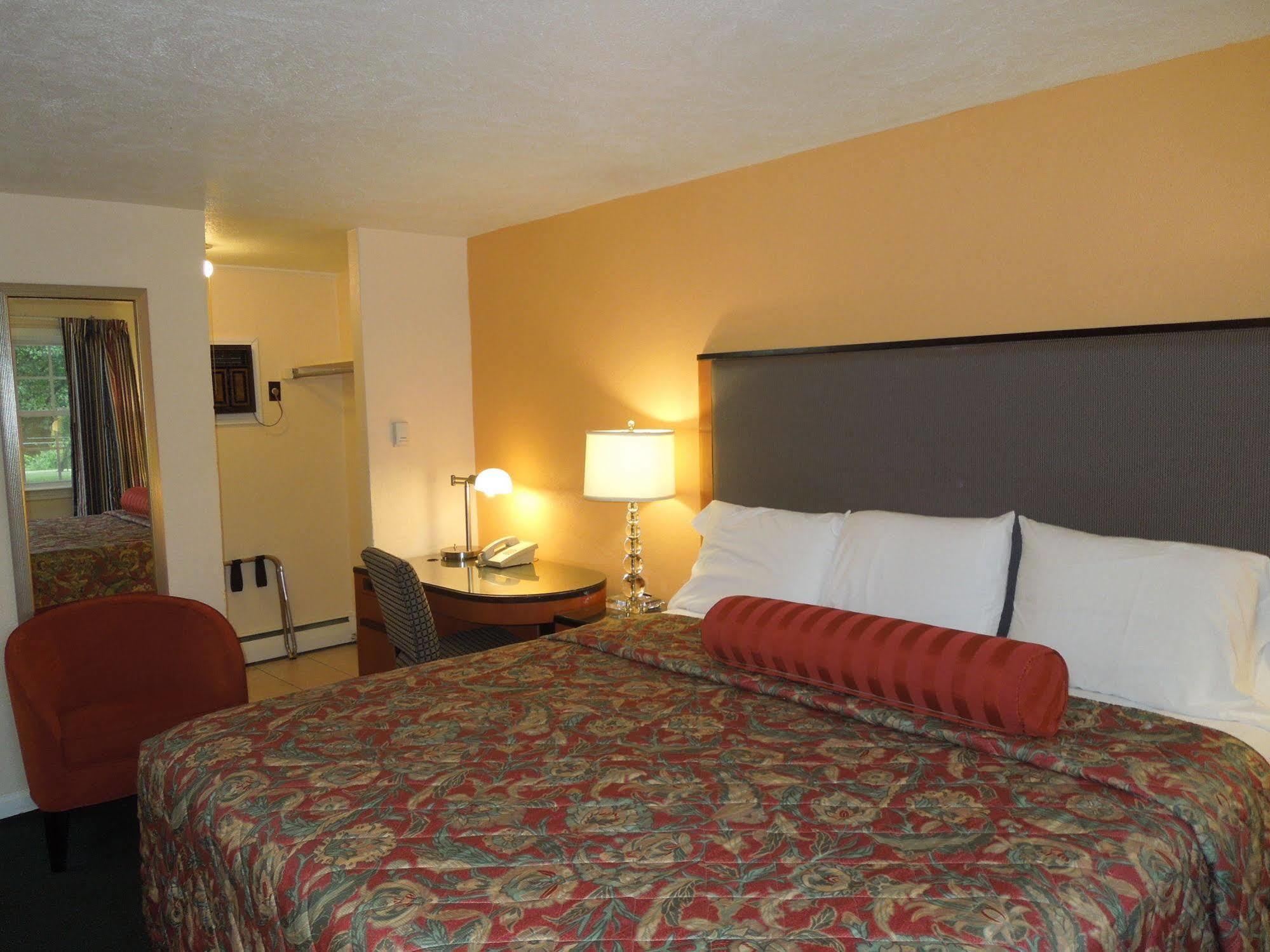 Sentinel Motel West Chester Exterior photo