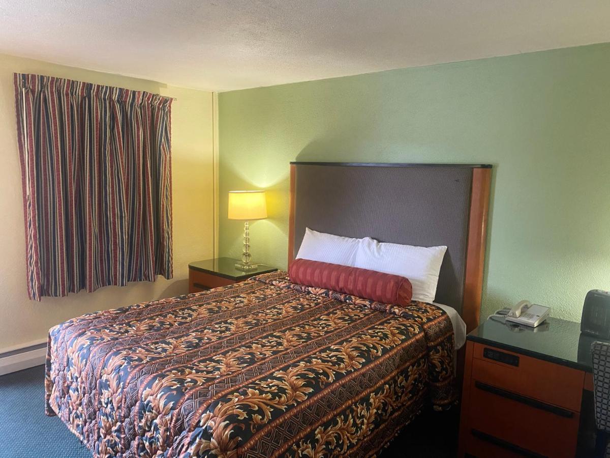 Sentinel Motel West Chester Exterior photo